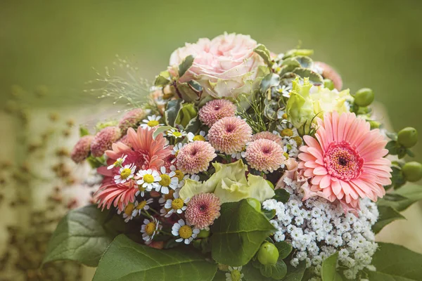 Bunter Blumenstrauß Mit Gerbera — Stockfoto