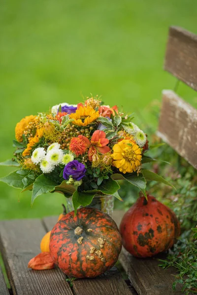 カラフルな秋の花の花束 — ストック写真