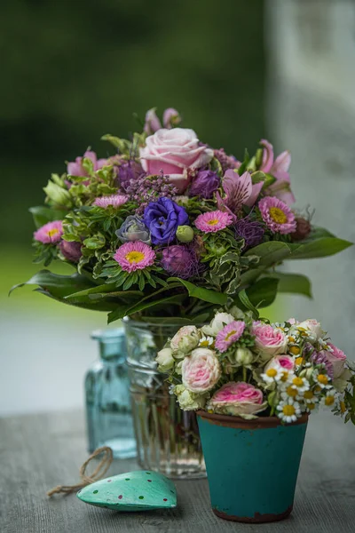 Kleurrijk Bloemboeket Met Roze Bloesems — Stockfoto