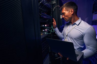 Deneyimli veri merkezi sistem yöneticisiName