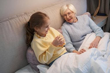 Büyükannem torunuyla iyi vakit geçirdiği için çok mutlu.