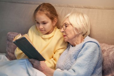 Uyumak için en iyi yol ninemden masal dinlemek.