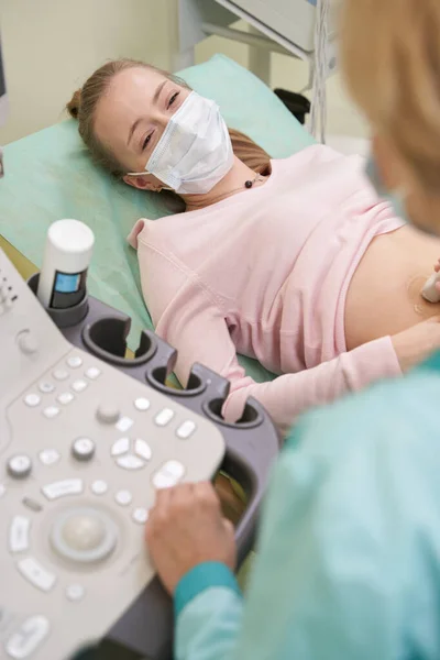 Positive delighted female person enjoying the procedure — Stock Photo, Image