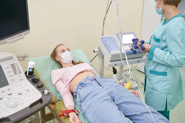 Focused photo on young patient doing health checkup — Stock Photo, Image