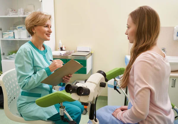 Charming female person looking at her gynecologist — Stock Photo, Image