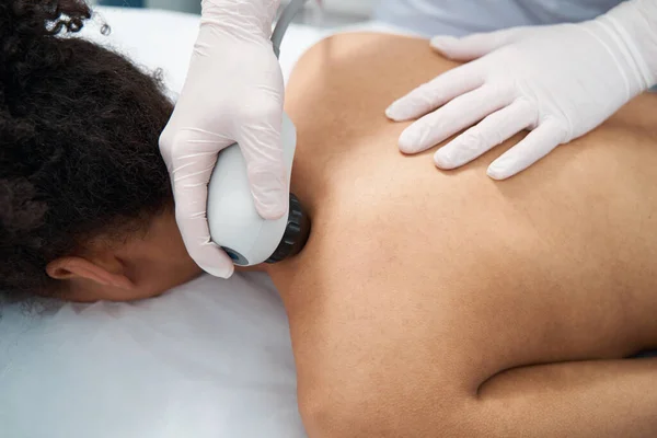 Massage session in the salon with doctor — Stock Photo, Image