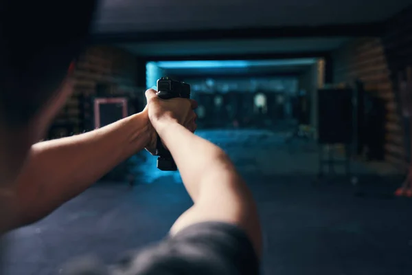 Female shooter mastering a two-handed hold during the shooting drill — Stock Photo, Image