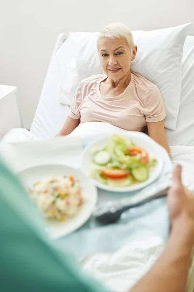 Aged patient staring at person, carrying her breakfast in hospital — Foto de Stock