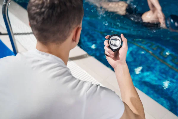 Male trainer looking on the timer during training — Foto Stock