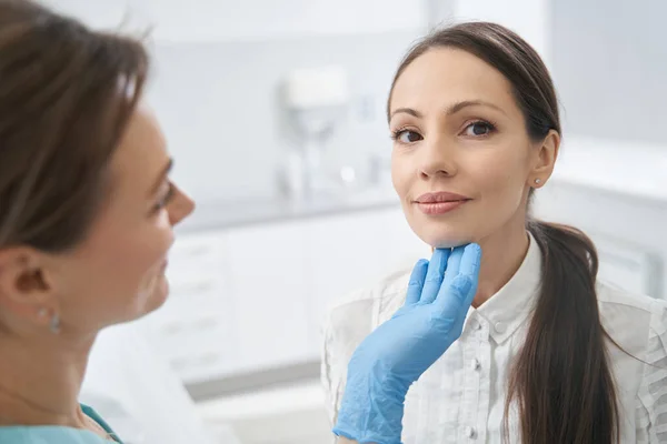 Woman having facial skin examination in beauty salon — Φωτογραφία Αρχείου