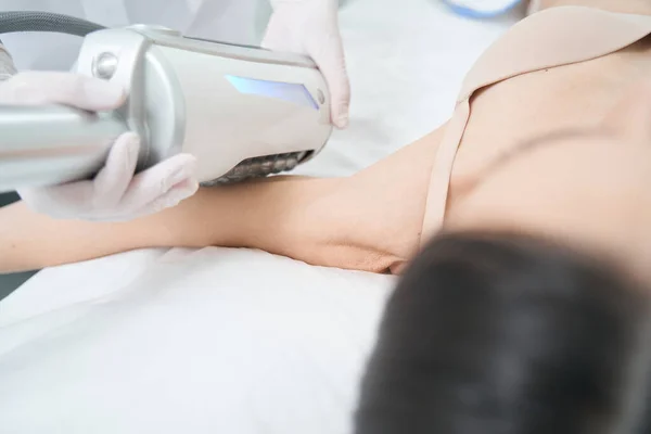 Beautician Moving Endosphere Cosmetological Device Arm Woman Skin Rejuvenation — Stock Photo, Image