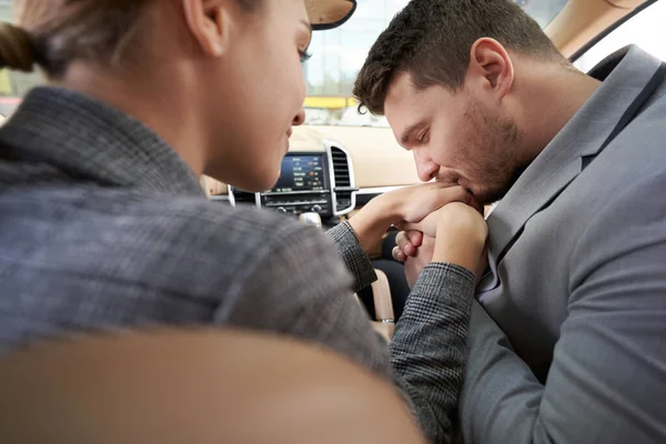 Close Woman Sitting Driver Seat Automobile Looking Husband While Man — Stock Photo, Image
