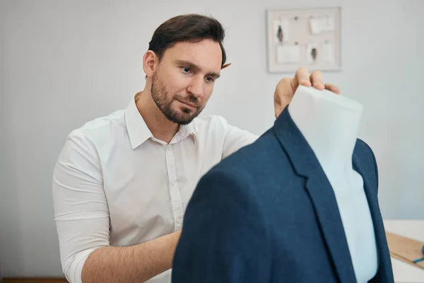 Focused Fashion Designer Stands Mannequin While His Right Hand Makes — Foto de Stock