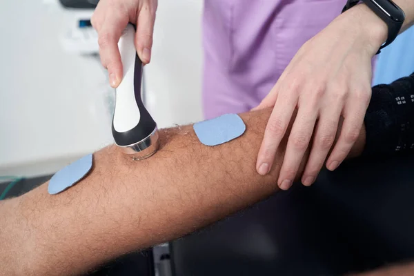 Close Female Doctor Hands Massaging Male Patient Leg Ultrasound Device — Stockfoto