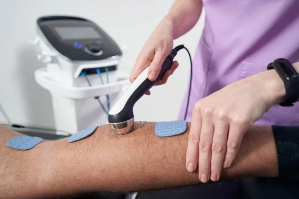 Close Woman Doctor Hands Massaging Male Patient Leg Physiotherapy Ultrasound — Stockfoto