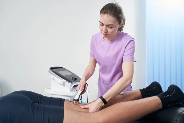 Woman Physiotherapist Massaging Male Leg Physiotherapy Ultrasound Device Rehabilitation Clinic — Stock Photo, Image