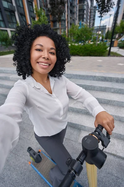 Happy Multiracial Woman Taking Photo Herself Scooter High Rise Buildings — 图库照片
