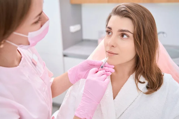 Focused Female Looking Doctor While Beautician Injecting Cosmetic Medicine Increase — Stok fotoğraf