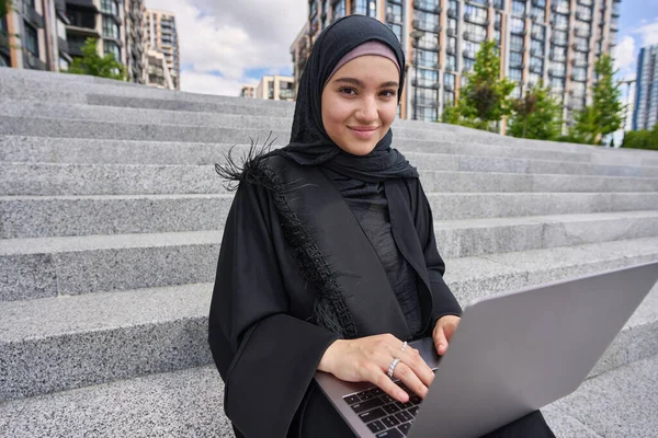Smiling Muslim Woman Working Computer Outdoors Sitting Stairs — 스톡 사진