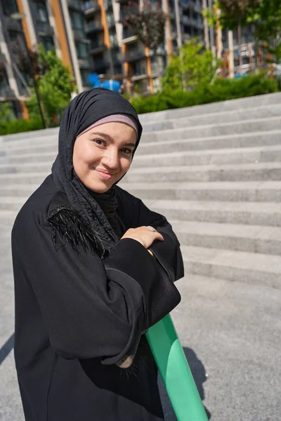 Smiling Female Hijab Stands Scooter Backdrop Tall House — 스톡 사진