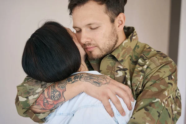 Caucasian Military Man Embracing His Wife While Leaving Serve Army — Foto Stock