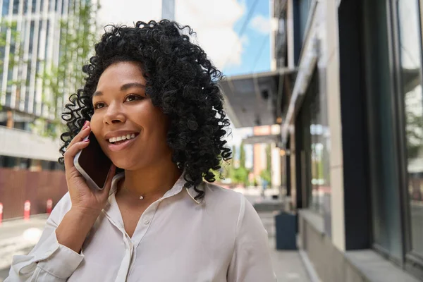 Cute Smiling Multiracial Lady Talking Phone Streets Modern City — Fotografia de Stock