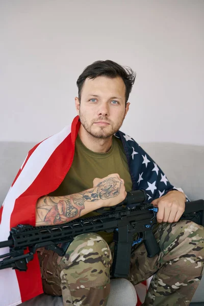 Male Soldier American Flag Shoulders Sitting Automatic Rifle Showing His — 图库照片