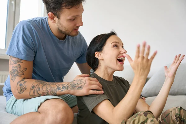 Bright Woman Military Clothes Communicates Emotionally Her Friend Man Gently — Foto de Stock