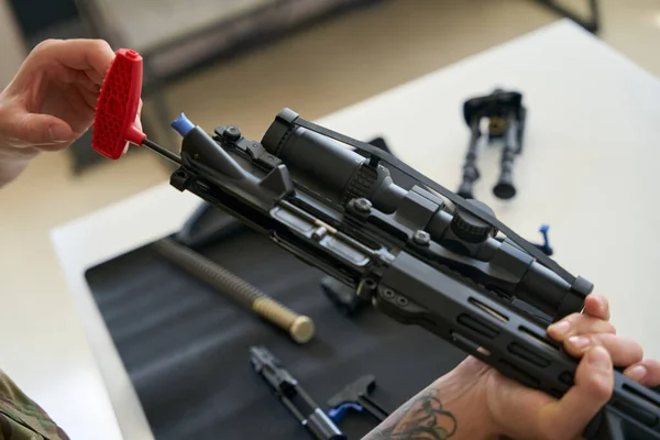 Man Cleans Disassembled Firearm Special Tool Napkin Parts Machine Gun —  Fotos de Stock