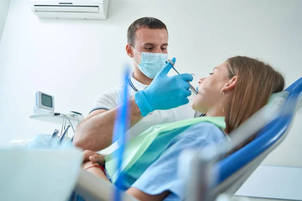 Focused Stomatologist Administering Intraoral Anesthetic Injection Teenage Patient Teeth Treatment — Foto de Stock