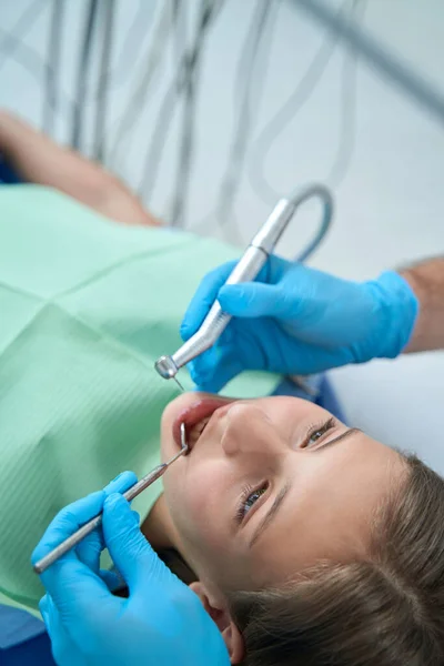 Pediatric Dentist Applying Mouth Mirror Dental Drill Tooth Preparation Teenage — 스톡 사진