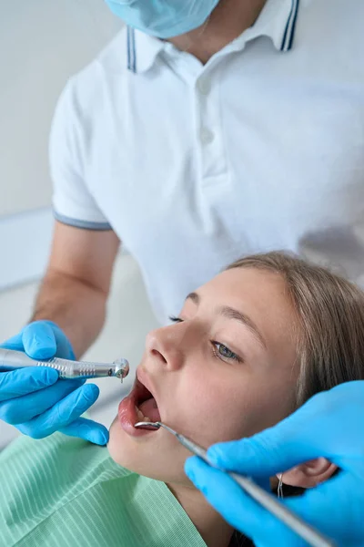 Pedodontist Using Mouth Mirror Dental Drill Tooth Preparation Procedure Young — Foto Stock