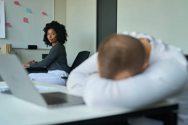 Unhealthy Man Fell Asleep His Desk Female Colleague Looking Him — Stok fotoğraf