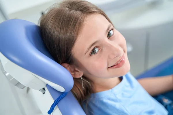 Portrait Adolescent Girl Sitting Alone Dental Chair Happy Smile — Stockfoto