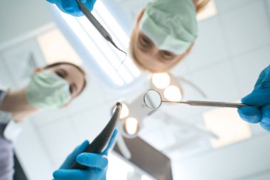 Ağız boşluğunun bakımı ve tedavisi için araçların alt görünümü