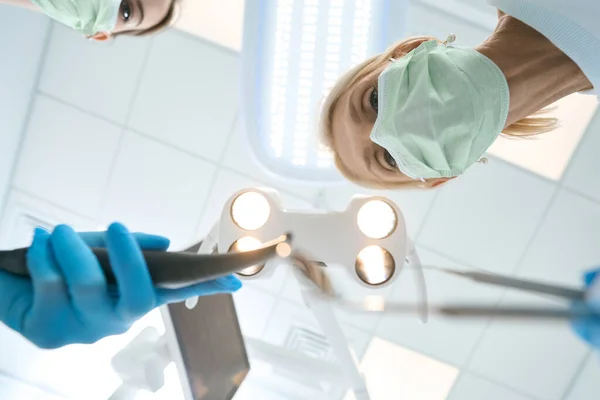Vista Inferior Las Herramientas Dentales Para Tratamiento Dental Odontología — Foto de Stock