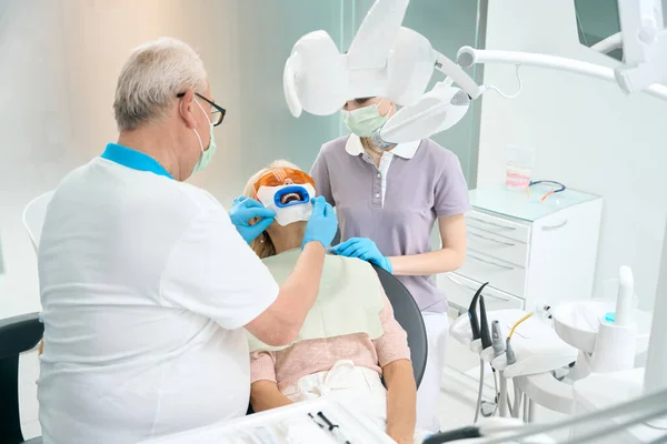 Préparation Pour Une Procédure Blanchiment Des Dents Dans Cabinet Médical — Photo