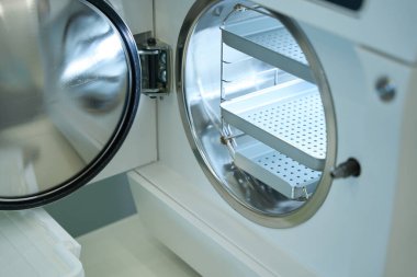 Açık yuvarlak kapılı aletleri sterilize etmek için diş aletleri. Diş ekipmanları