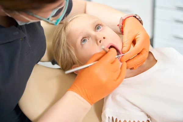 Child Looks Face Dentist While Working — Stock Photo, Image
