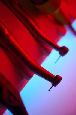 Matkapla stomatolojik bloğun fotoğrafını çek. Tedavi, diş fırçalama, protez