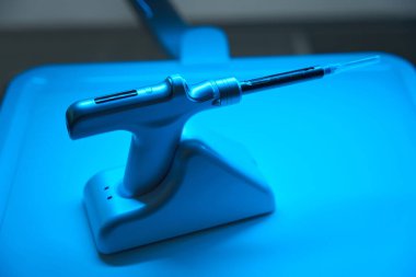 Tedavi için silah ve kanal tedavisi için diş tedavisi. Diş Aracı