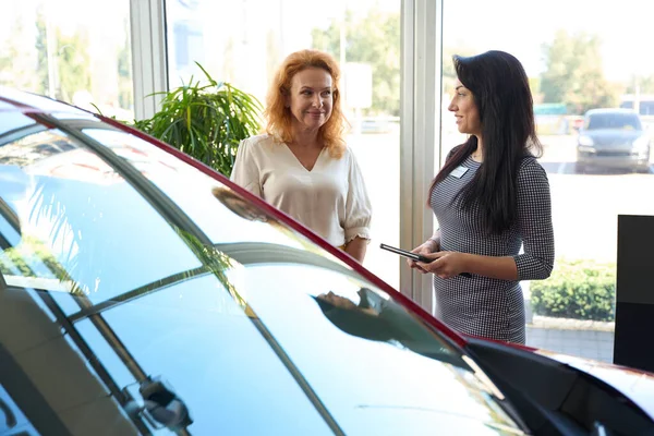 Client Car Dealership Communicates Interest Young Woman Manager Selected Car — Stock Photo, Image