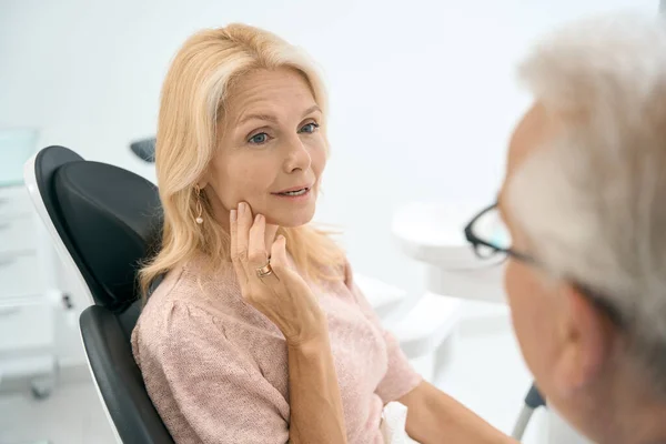 Close Portrait Beautiful Elderly Woman Teeth Pain Stomatology Clinic — Stock Photo, Image