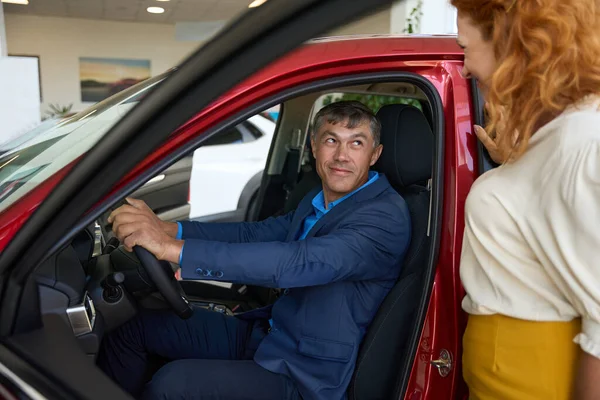 Männliche Person Die Versucht Ein Neues Fahrzeug Fahren Transport Und — Stockfoto