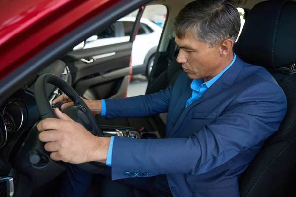 Man Making Test Drive Car Automobile Saloon Male Buying Auto — Stock Photo, Image