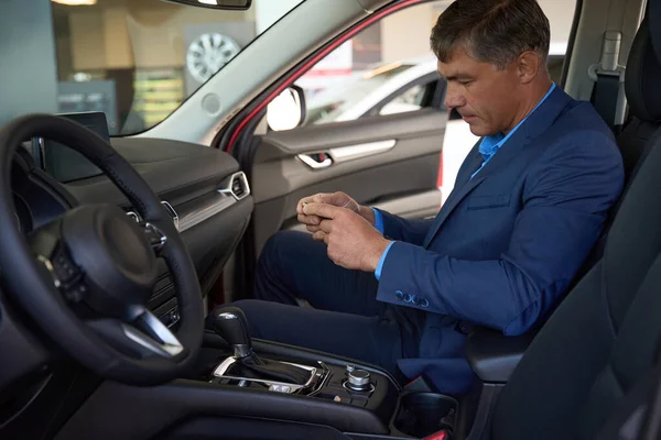 Man Doing Test Drive Car Auto Saloon Male Choosing New — Stock Photo, Image