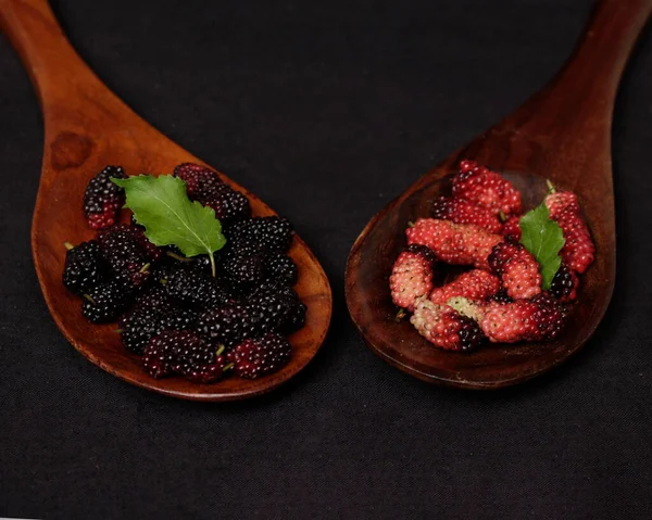 Amoras Frescas Contêm Muita Vitamina Esta Fruta Roxa Escura Tem — Fotografia de Stock