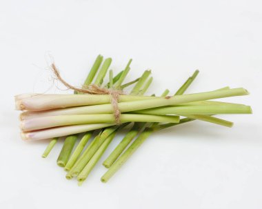 Lemongrass Cymbopogon citratus, çimen kabilesinin bir üyesidir. Yapraklar koparıldığında, belirgin aroması hemen yayılacak..