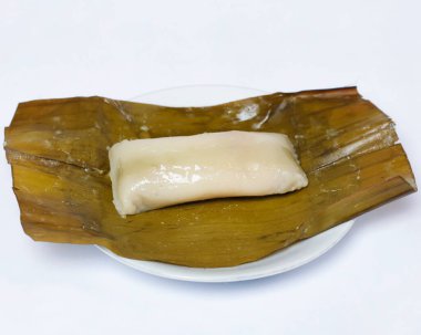 Nagasari genellikle muz yapraklarına sarılıp sonra buharla pişirilen yumuşak dokulu bir kektir. Unla sarılmış dilimlenmiş muzların birleşimi ağızda kendine özgü bir tat yaratır..