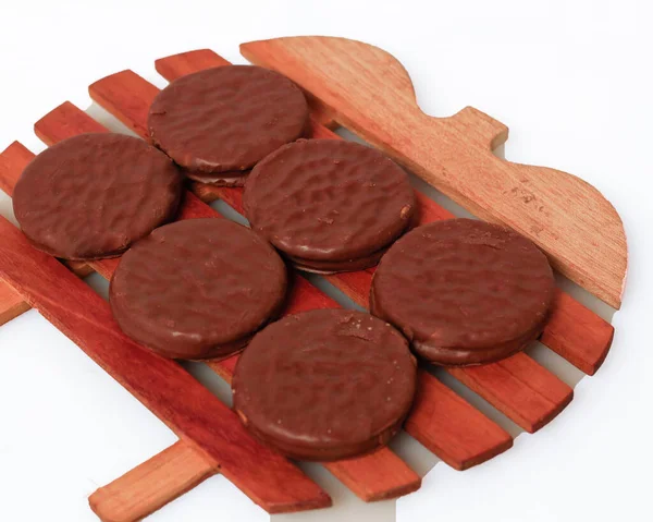 Knuspriger Sandwichkeks Mit Einer Dicken Schicht Schokolade Und Weicher Vanillecreme — Stockfoto